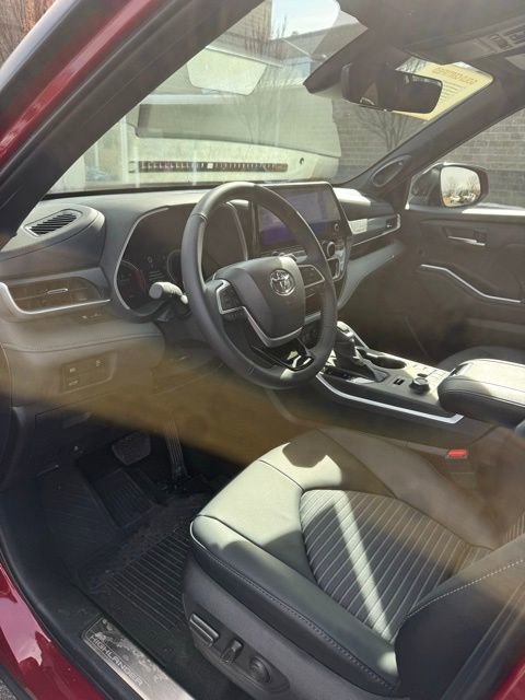 Certified 2026 Toyota Highlander XSE image 14