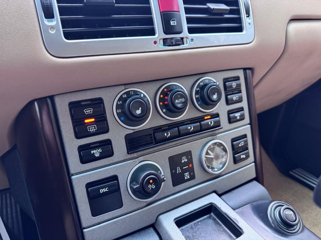 Used 2004 Land Rover Range Rover HSE image 17