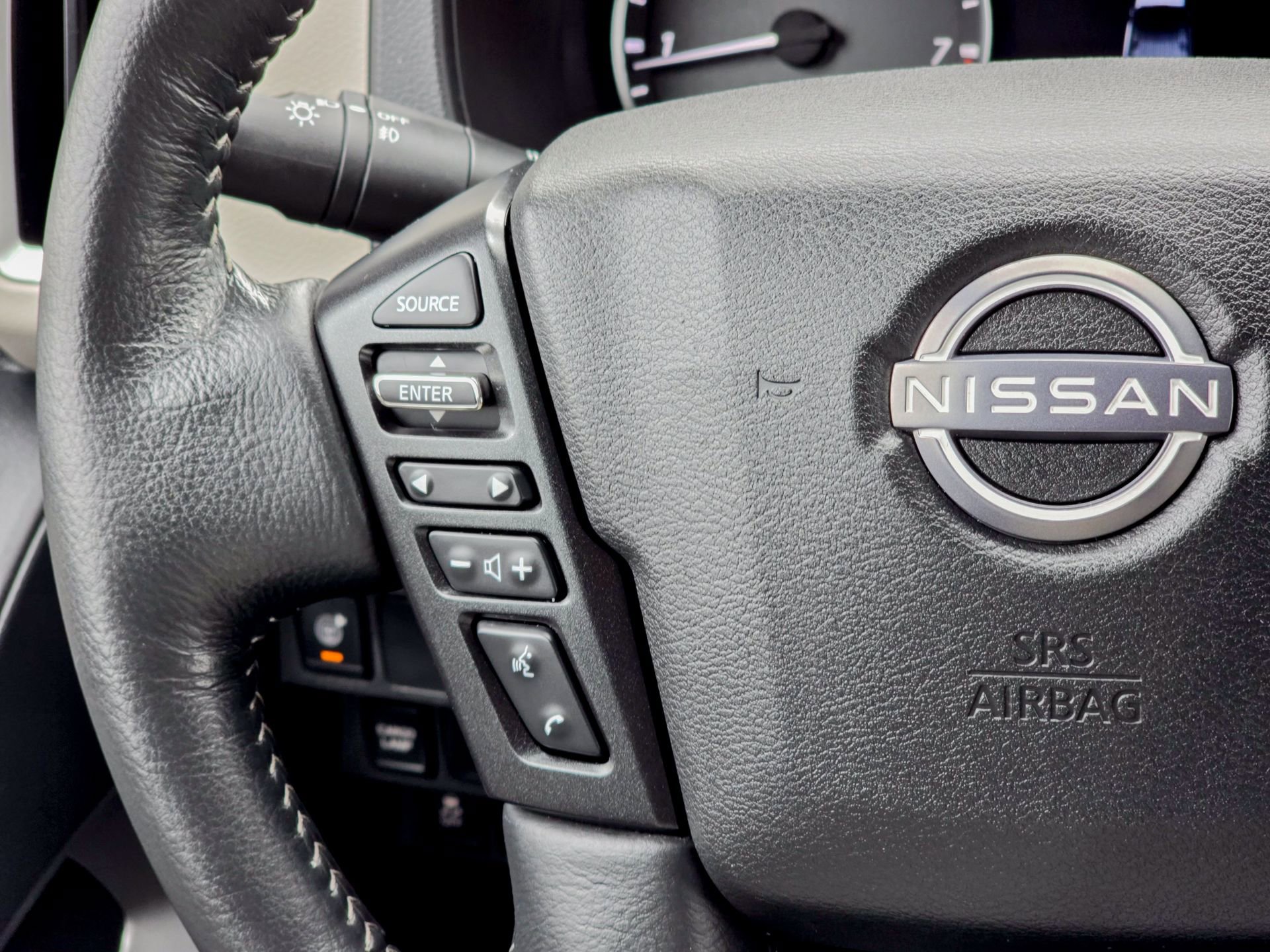 Used 2025 Nissan Frontier SV w/ SV Convenience Package RWD image 34