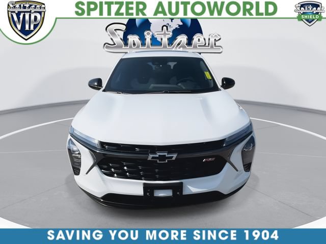 Used 2024 Chevrolet Trax RS w/ Sunroof Package FWD image 3