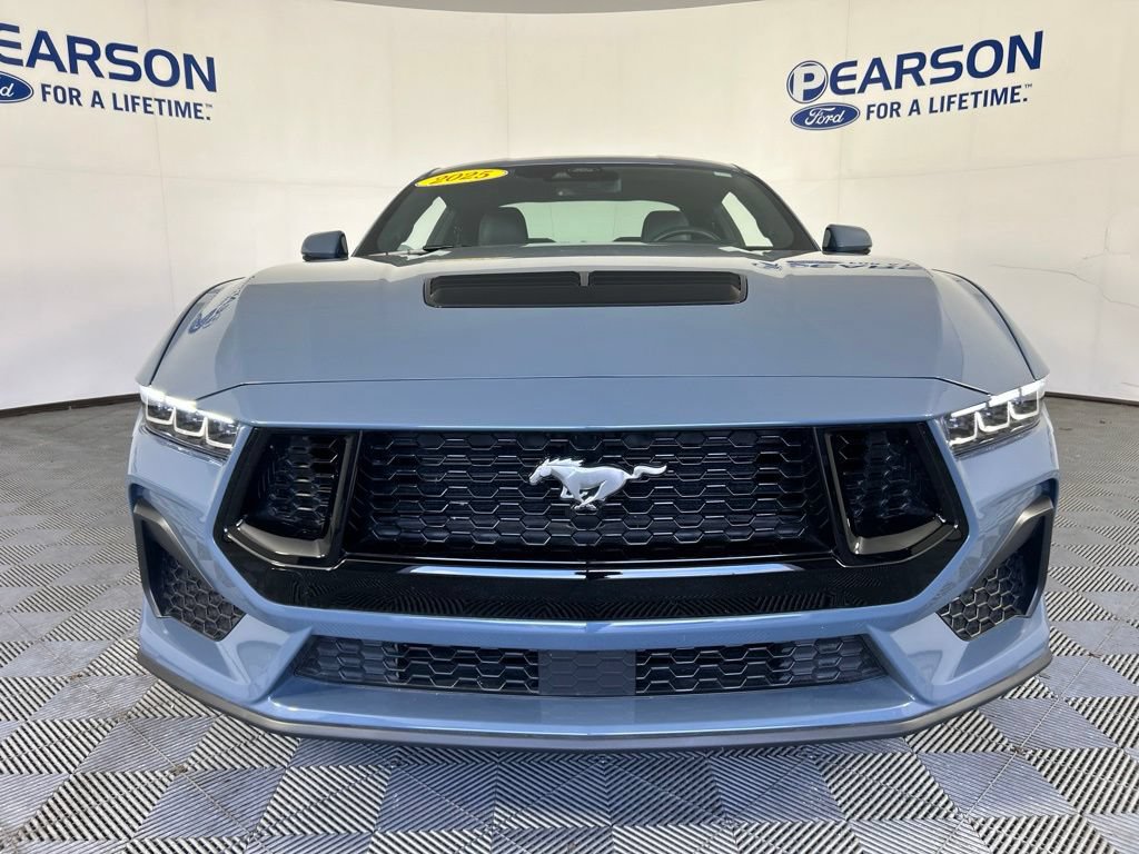 Used 2025 Ford Mustang GT Premium RWD image 3