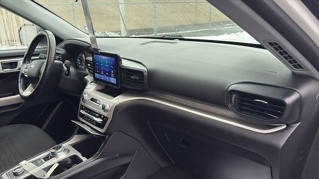 Used 2021 Ford Explorer XLT image 32