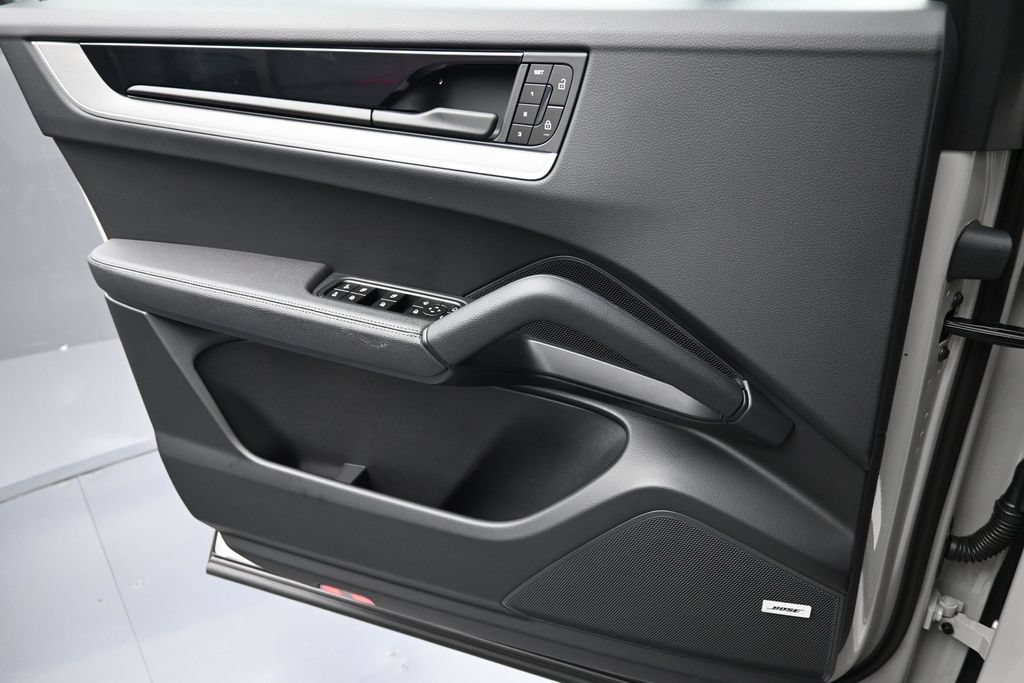 Certified 2026 Porsche Cayenne Coupe AWD/4WD image 24
