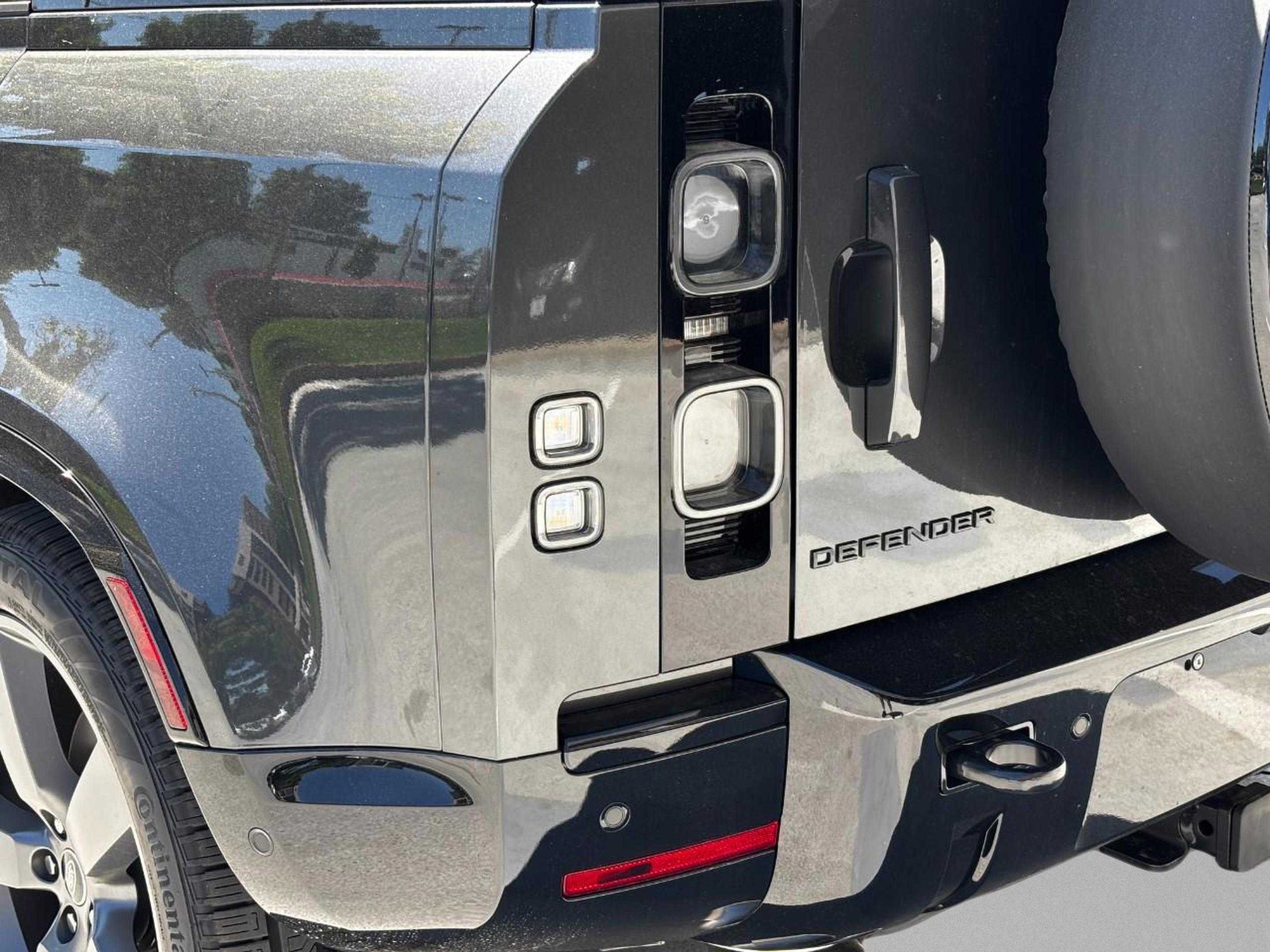 New 2025 Land Rover Defender 110 V8 image 11