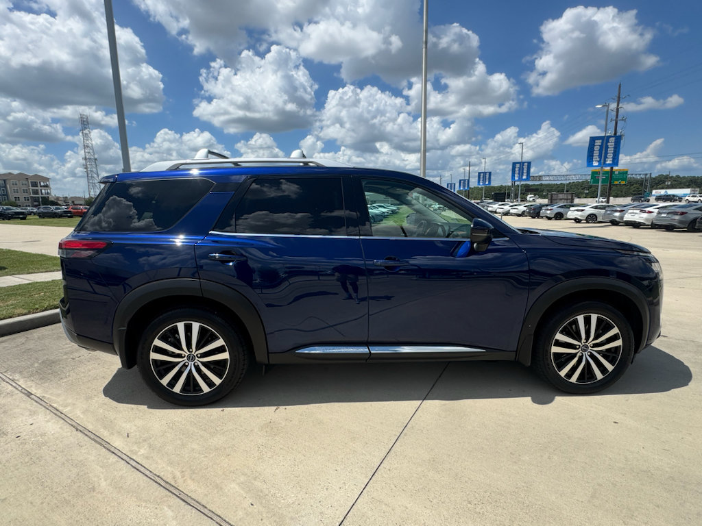 Used 2024 Nissan Pathfinder Platinum w/ Cargo Package FWD image 9