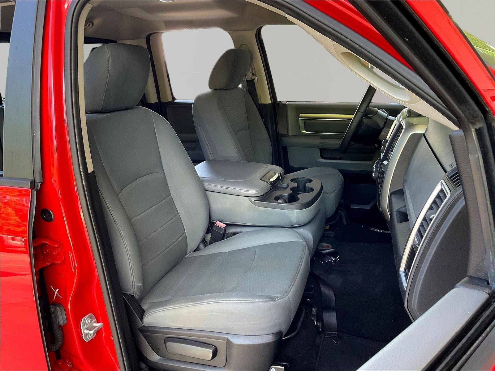 Used 2016 RAM 1500 Classic SLT AWD/4WD image 28