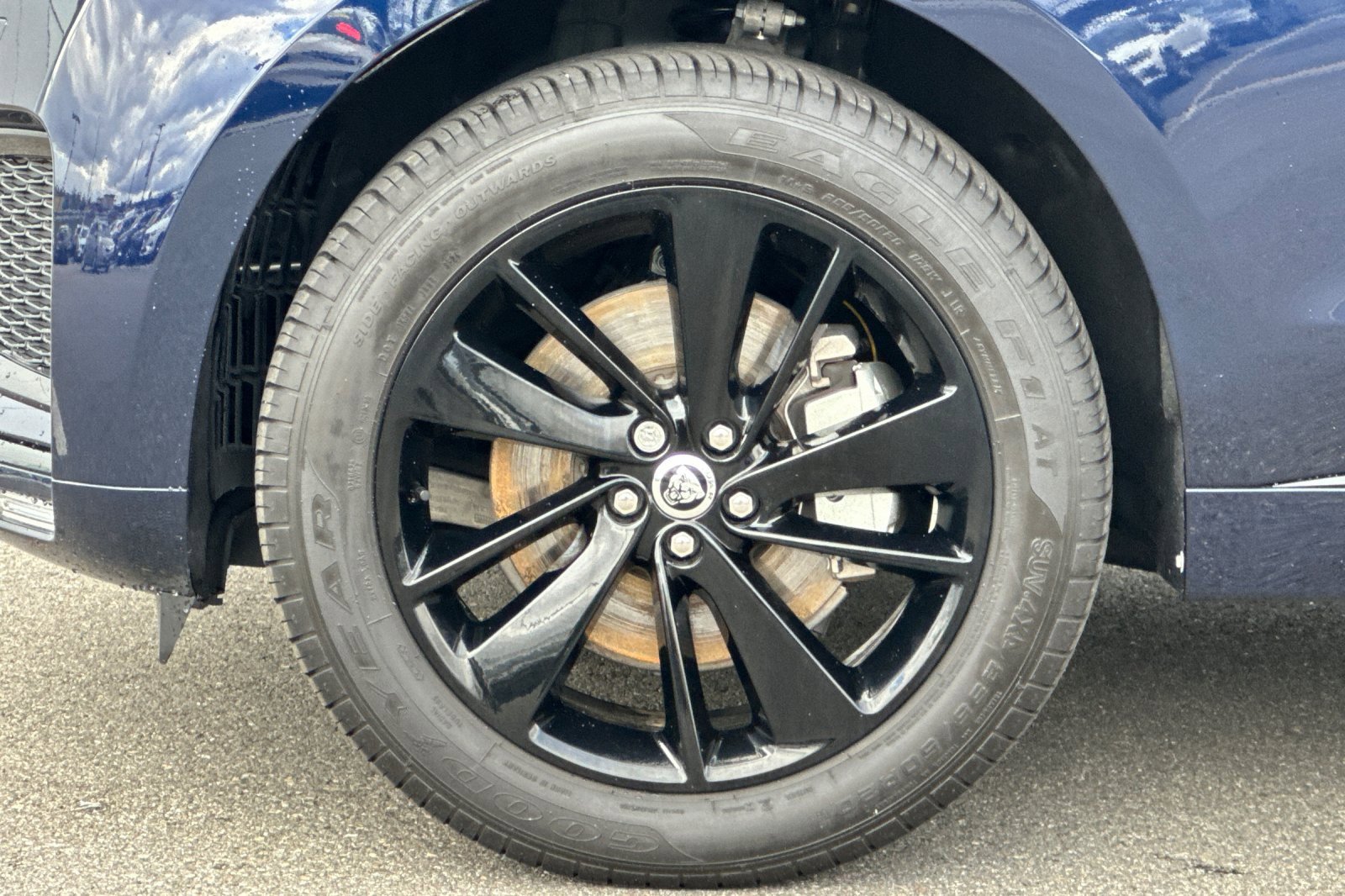 Used 2025 Jaguar F-PACE R-Dynamic S image 33