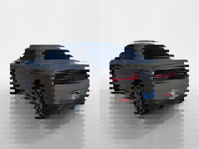 Used 2019 Dodge Challenger SXT image 3