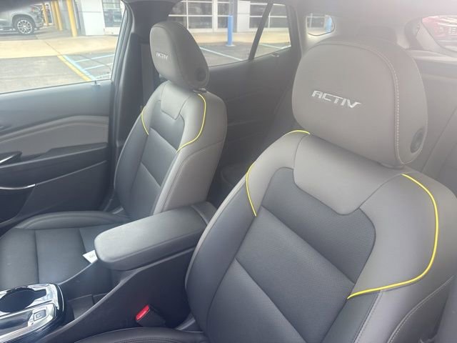 Used 2025 Chevrolet Trax ACTIV w/ Sunroof Package image 5