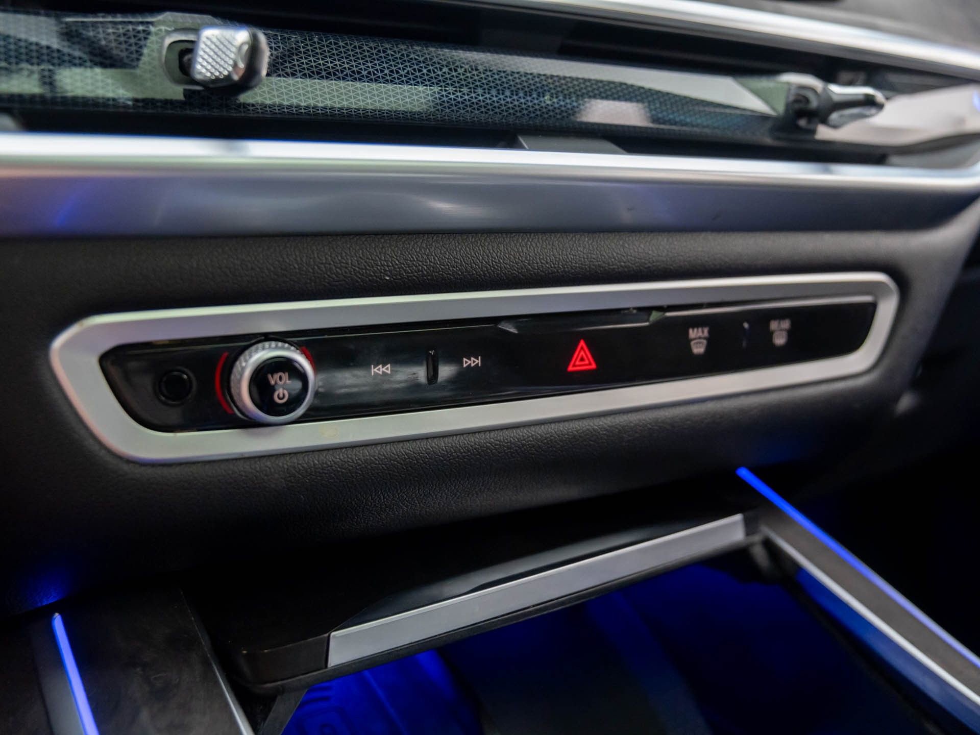 Used 2023 BMW X7 xDrive40i w/ M Sport Package image 31