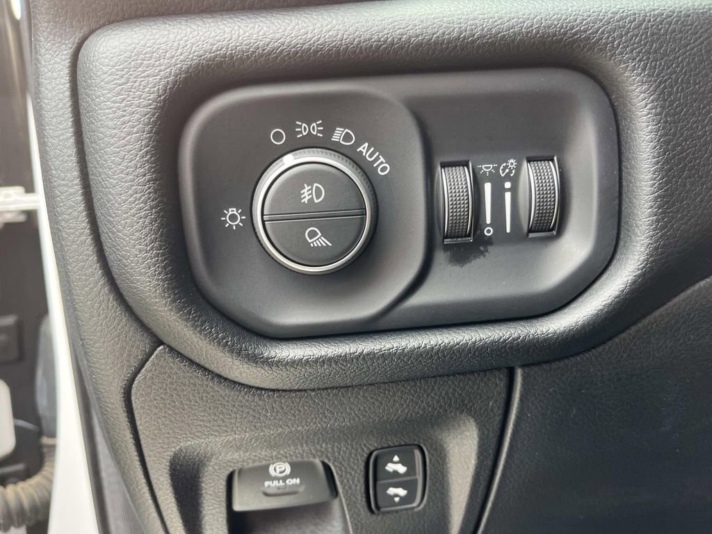 Used 2020 RAM 1500 Laramie w/ Off Road Group AWD/4WD image 31