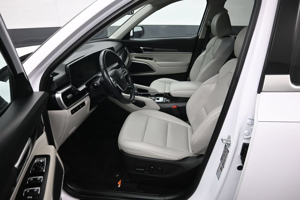 Used 2024 Kia Telluride S w/ S Sunroof Package FWD image 9