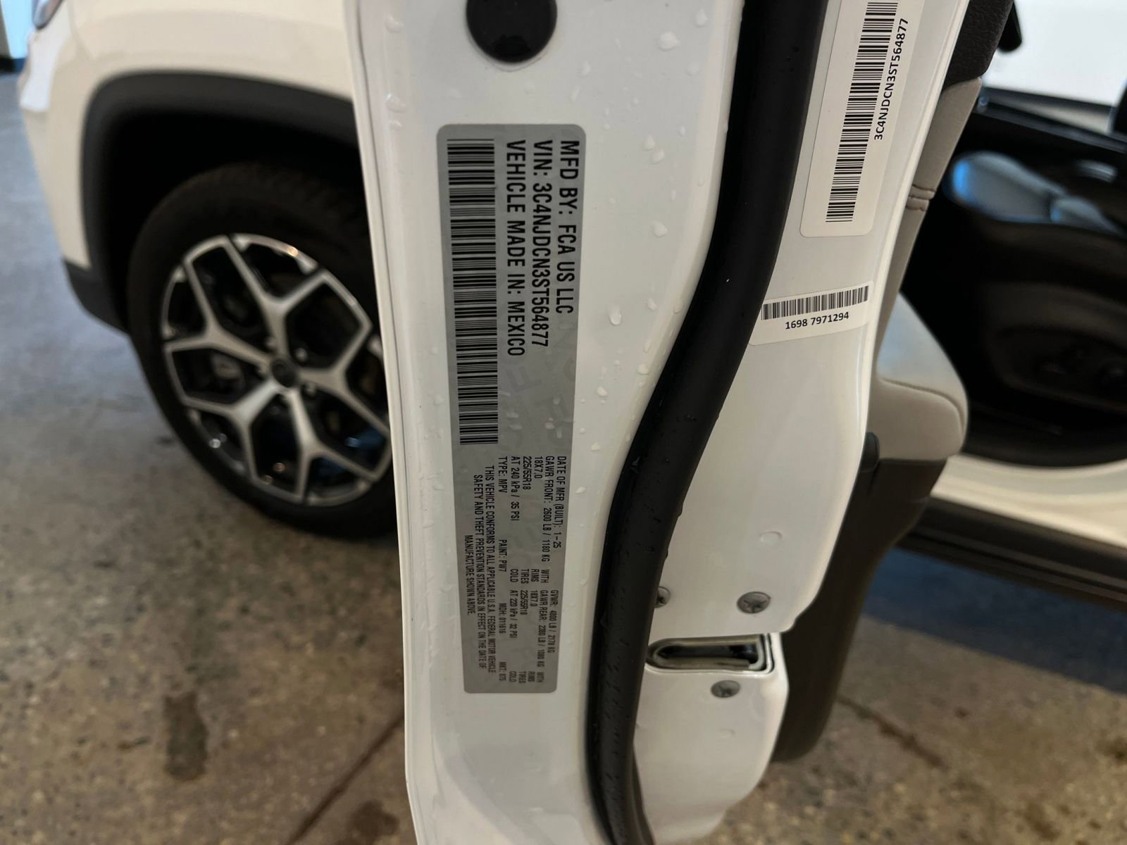 Used 2025 Jeep Compass Limited image 29