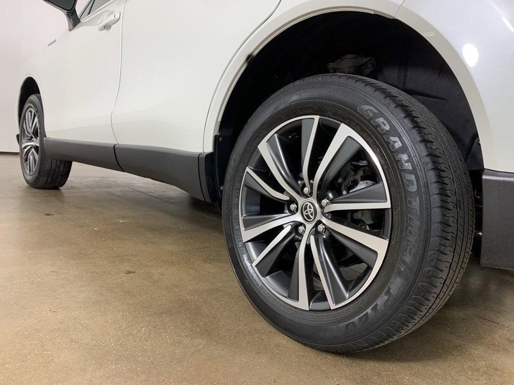 Used 2021 Toyota Venza LE image 36