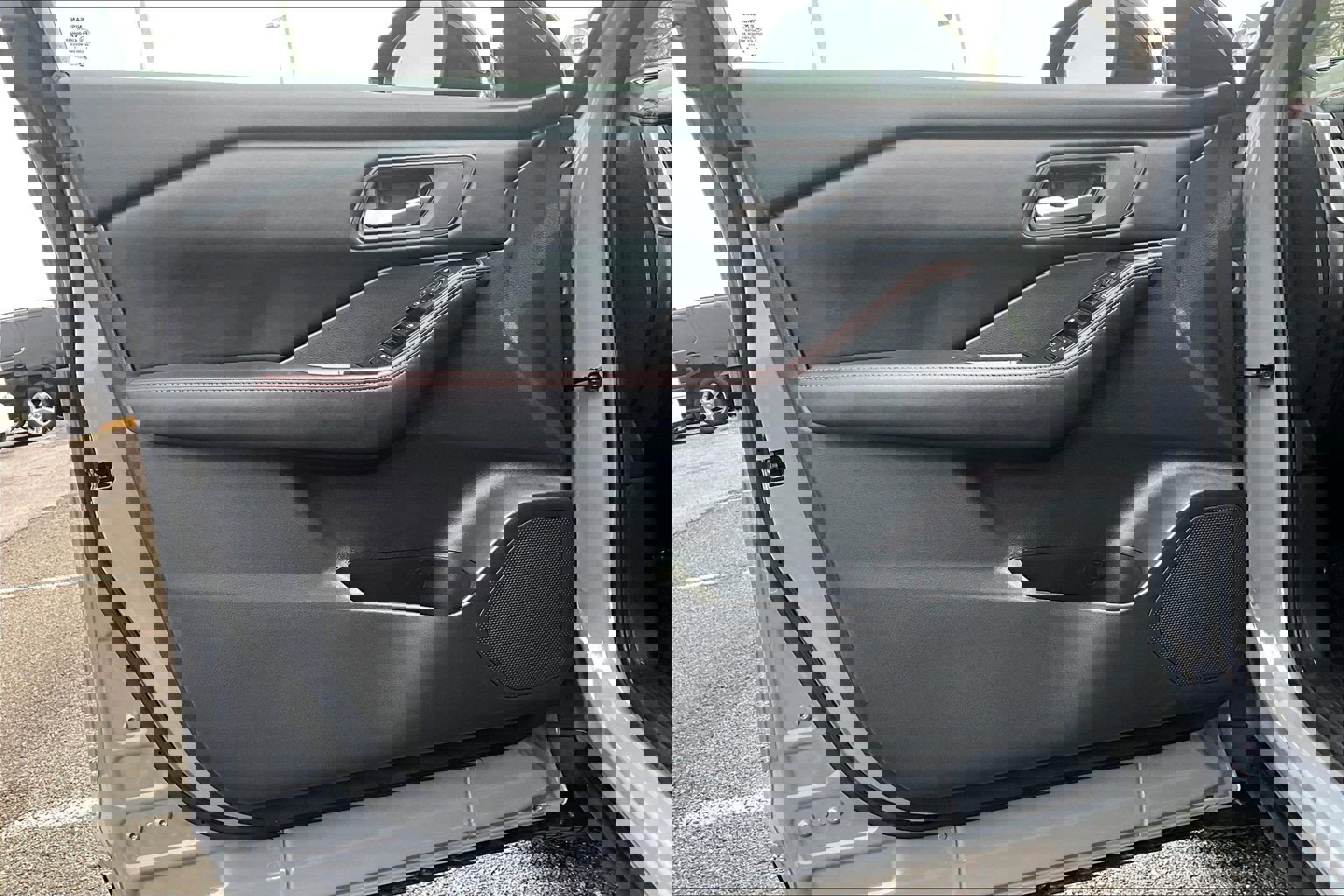 Used 2025 Nissan Rogue SV image 21