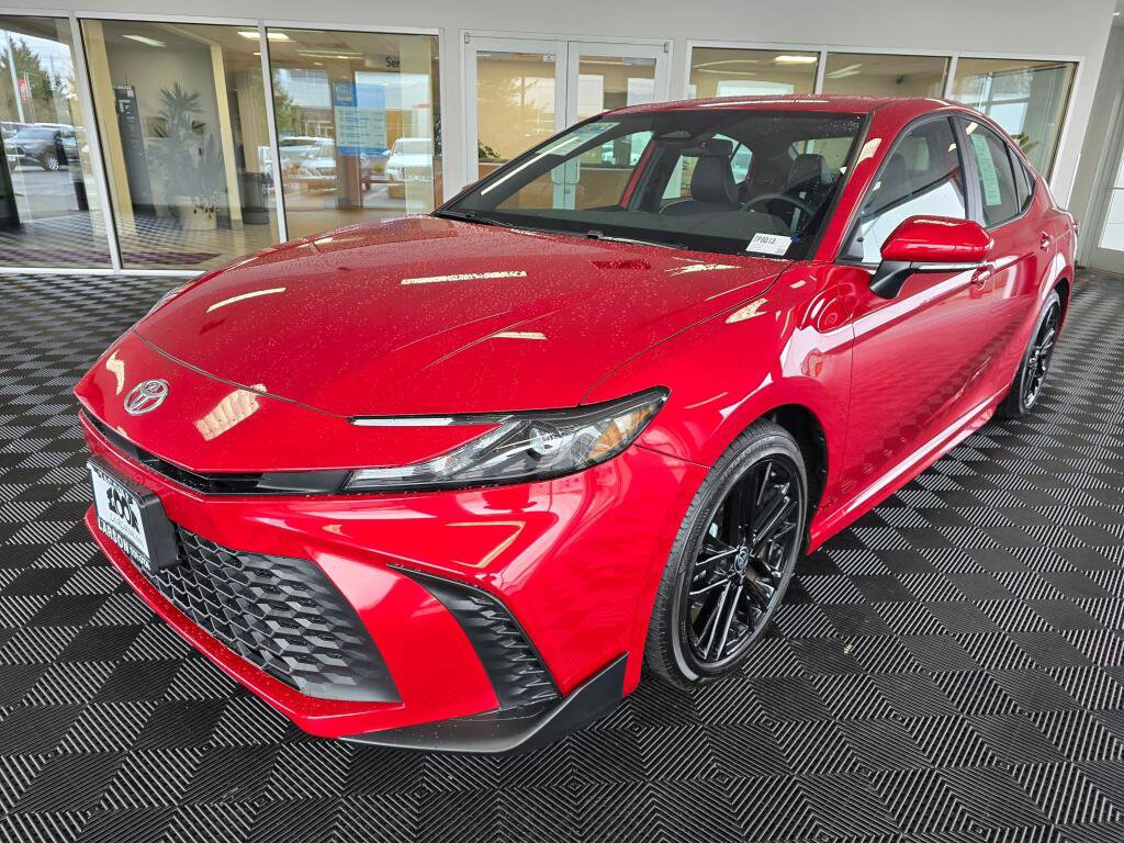 Used 2025 Toyota Camry SE image 7