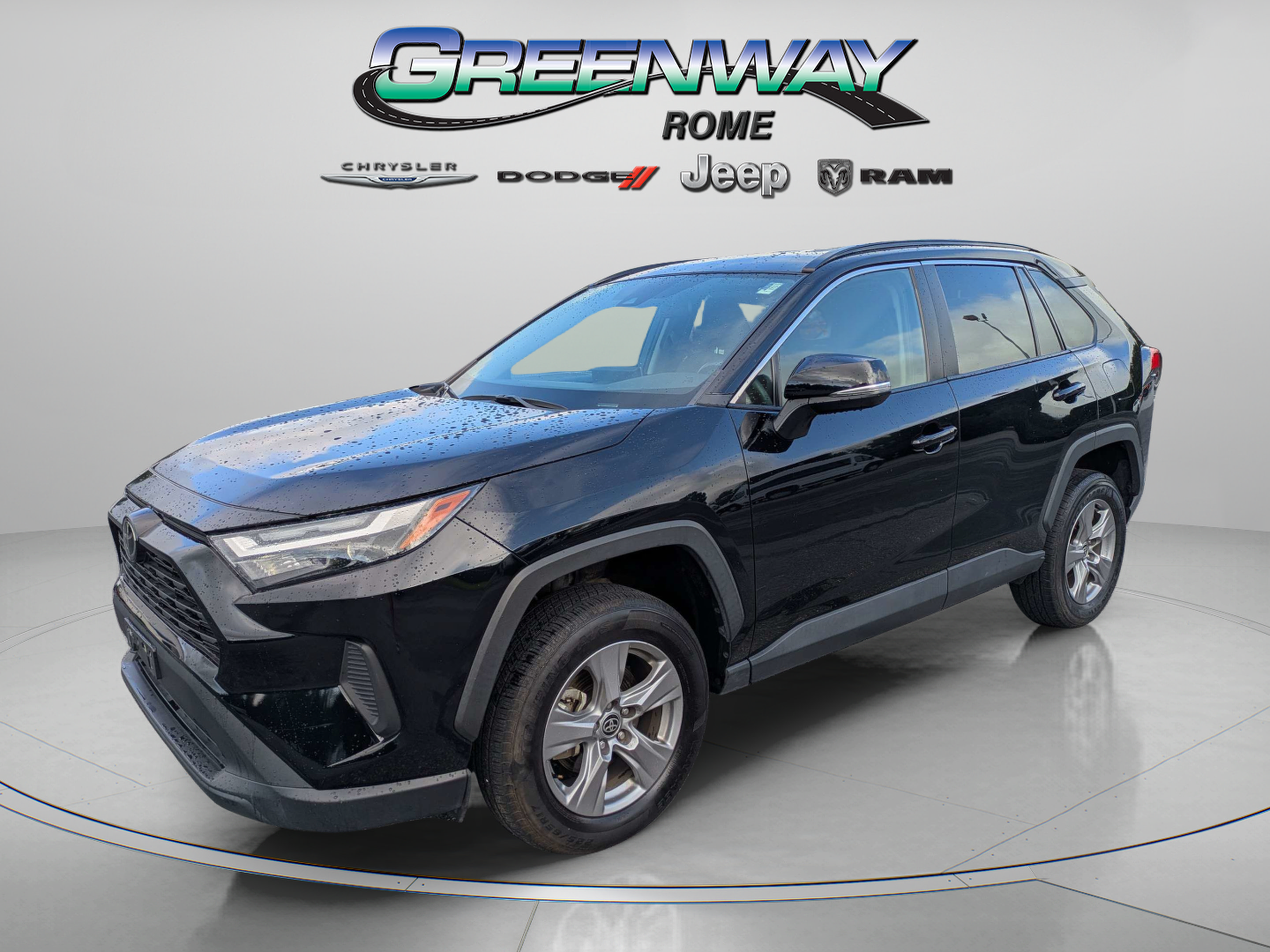 Used 2024 Toyota RAV4 XLE FWD image 4