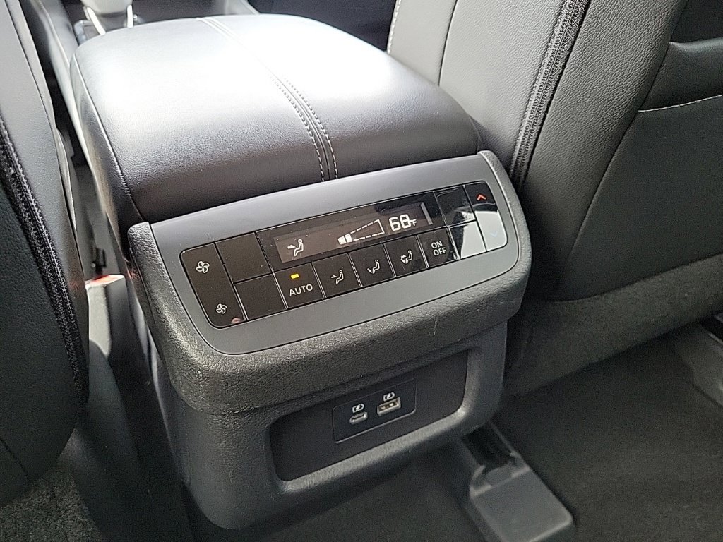 Used 2025 Nissan Pathfinder SL AWD/4WD image 19