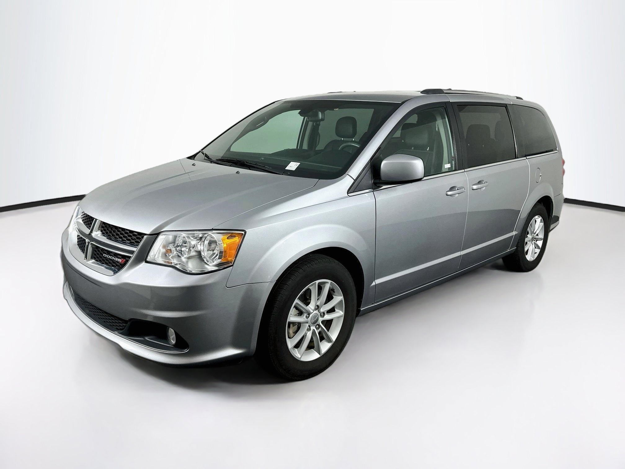 Used 2019 Dodge Grand Caravan SXT FWD image 3