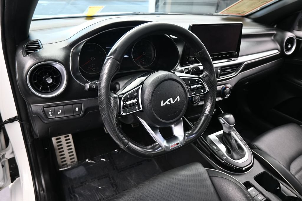 Used 2024 Kia Forte GT-Line w/ GT-Line Premium Package FWD image 12