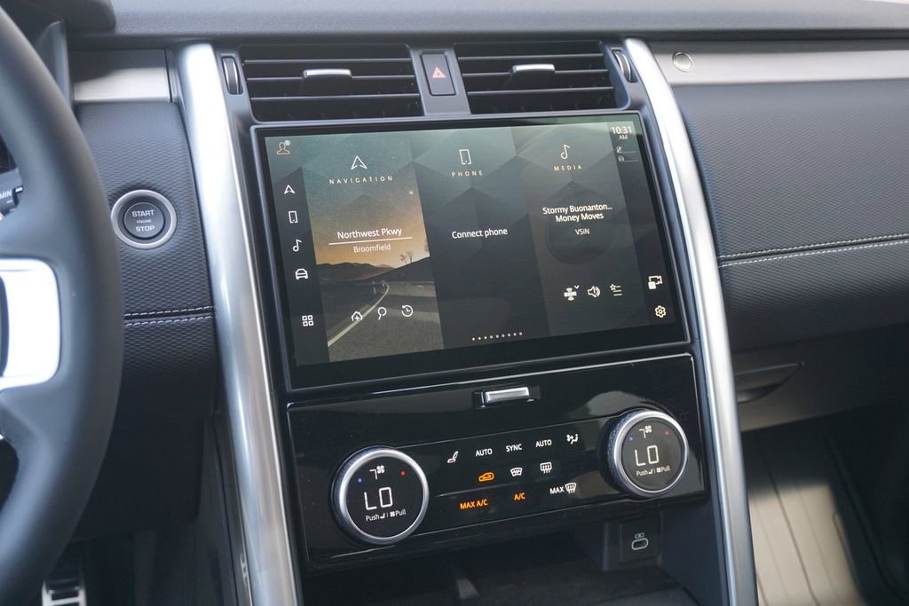 New 2025 Land Rover Discovery Dynamic SE image 15