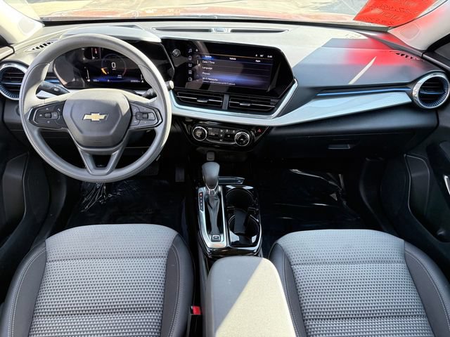 Used 2025 Chevrolet Trax LT FWD image 9