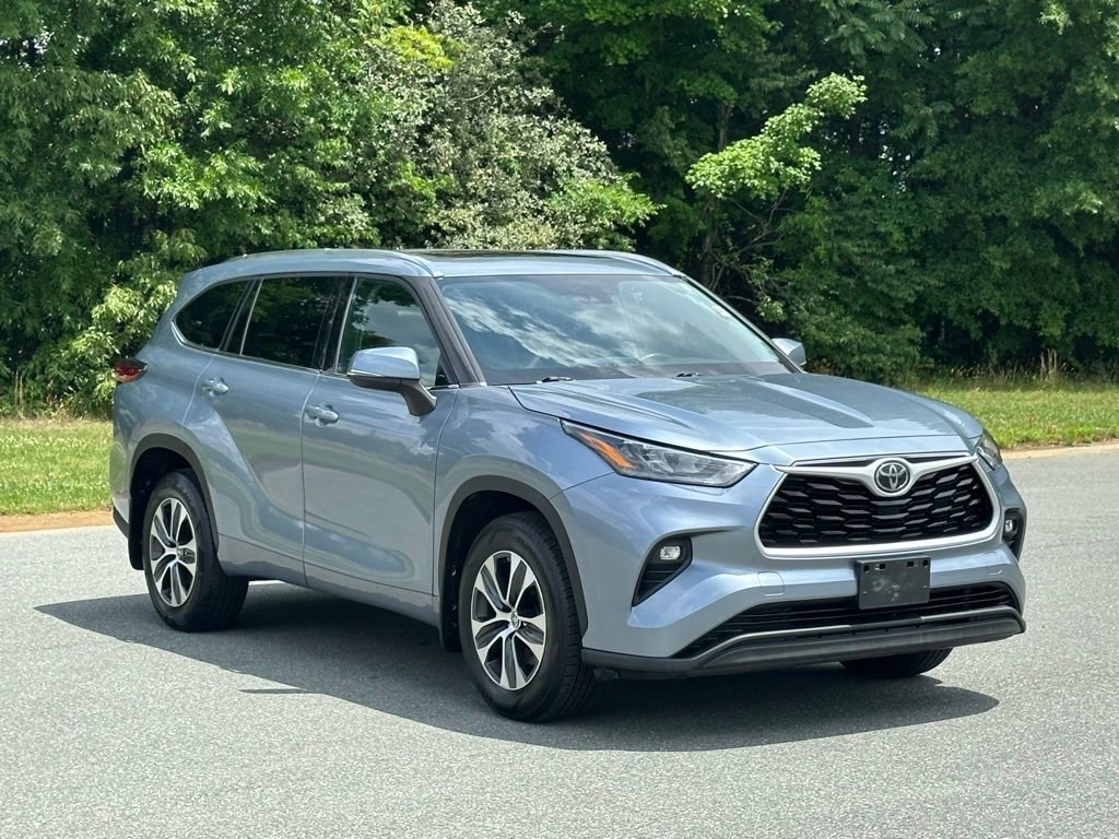 Used 2020 Toyota Highlander XLE AWD/4WD image 10
