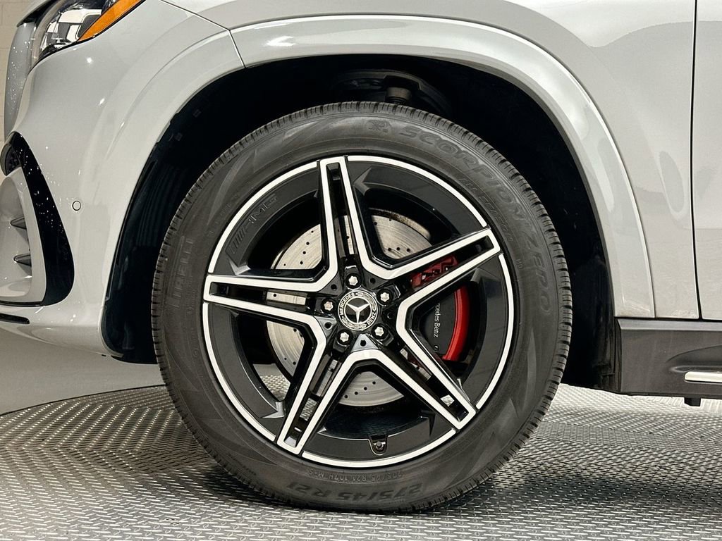 Used 2024 Mercedes-Benz GLS 450 4MATIC image 17
