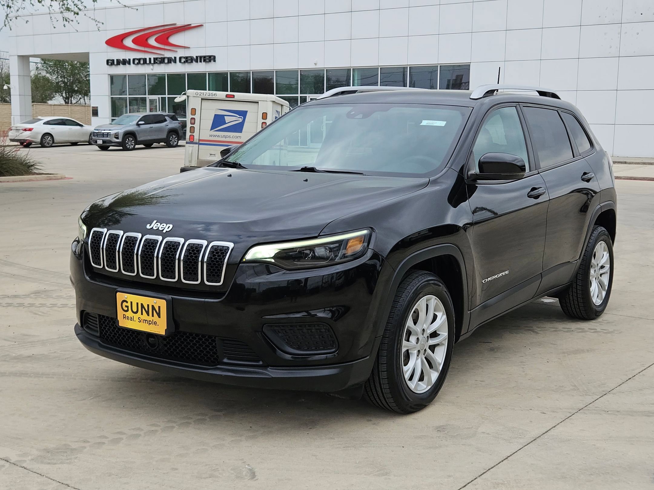 Used 2021 Jeep Cherokee Latitude w/ Mopar Interior Package image 7