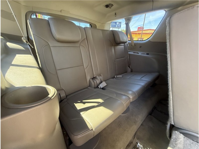 Used 2016 Chevrolet Suburban LT image 30