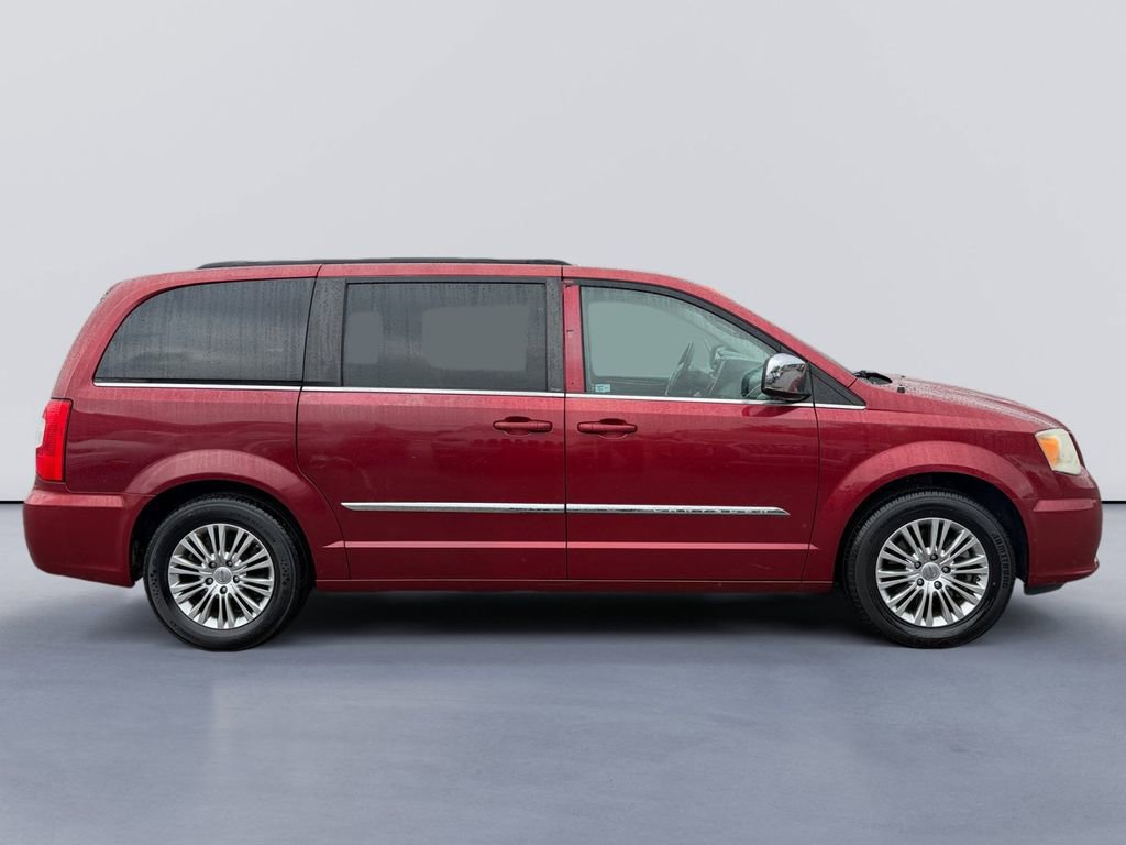 Used 2013 Chrysler Town & Country Touring-L FWD video 2