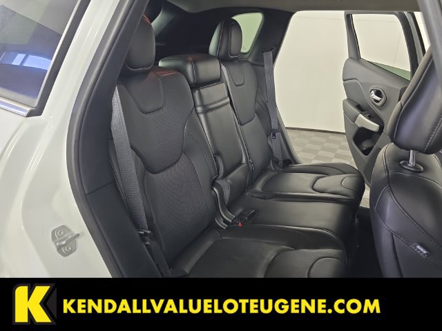 Used 2017 Jeep Cherokee Overland w/ Technology Group AWD/4WD image 28