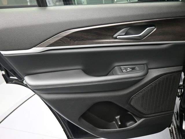 New 2026 Jeep Grand Cherokee Altitude AWD/4WD image 44