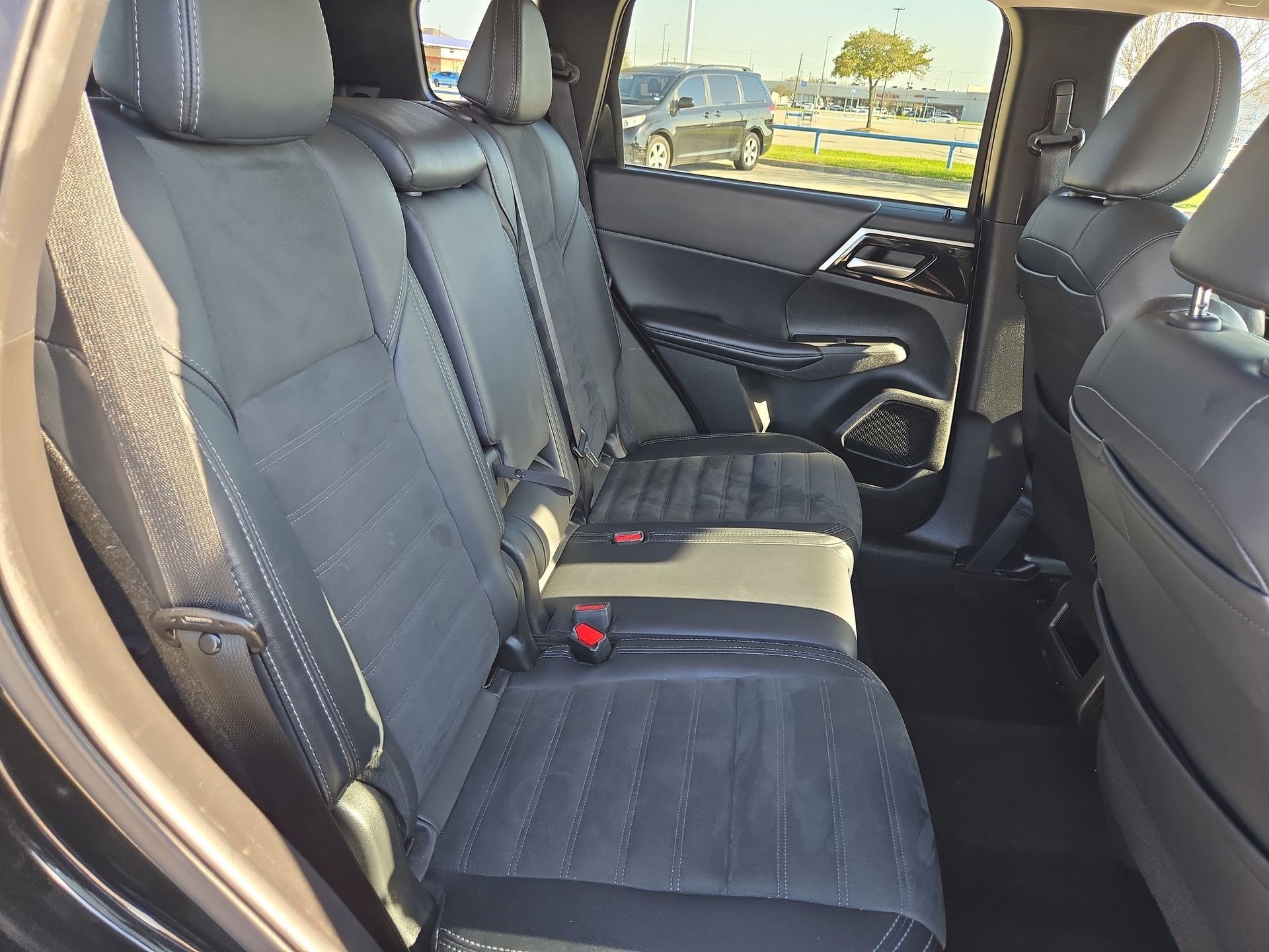 Used 2024 Mitsubishi Outlander SE image 30