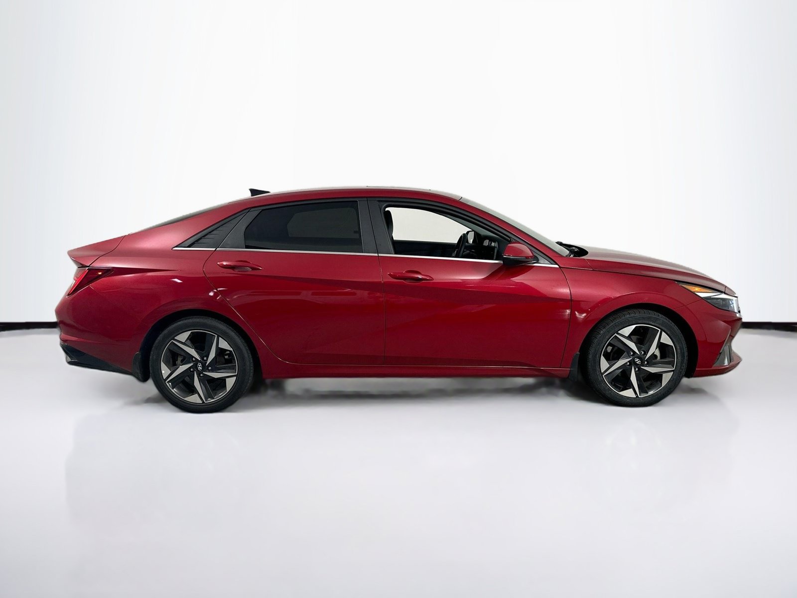 Used 2023 Hyundai Elantra Limited FWD image 4