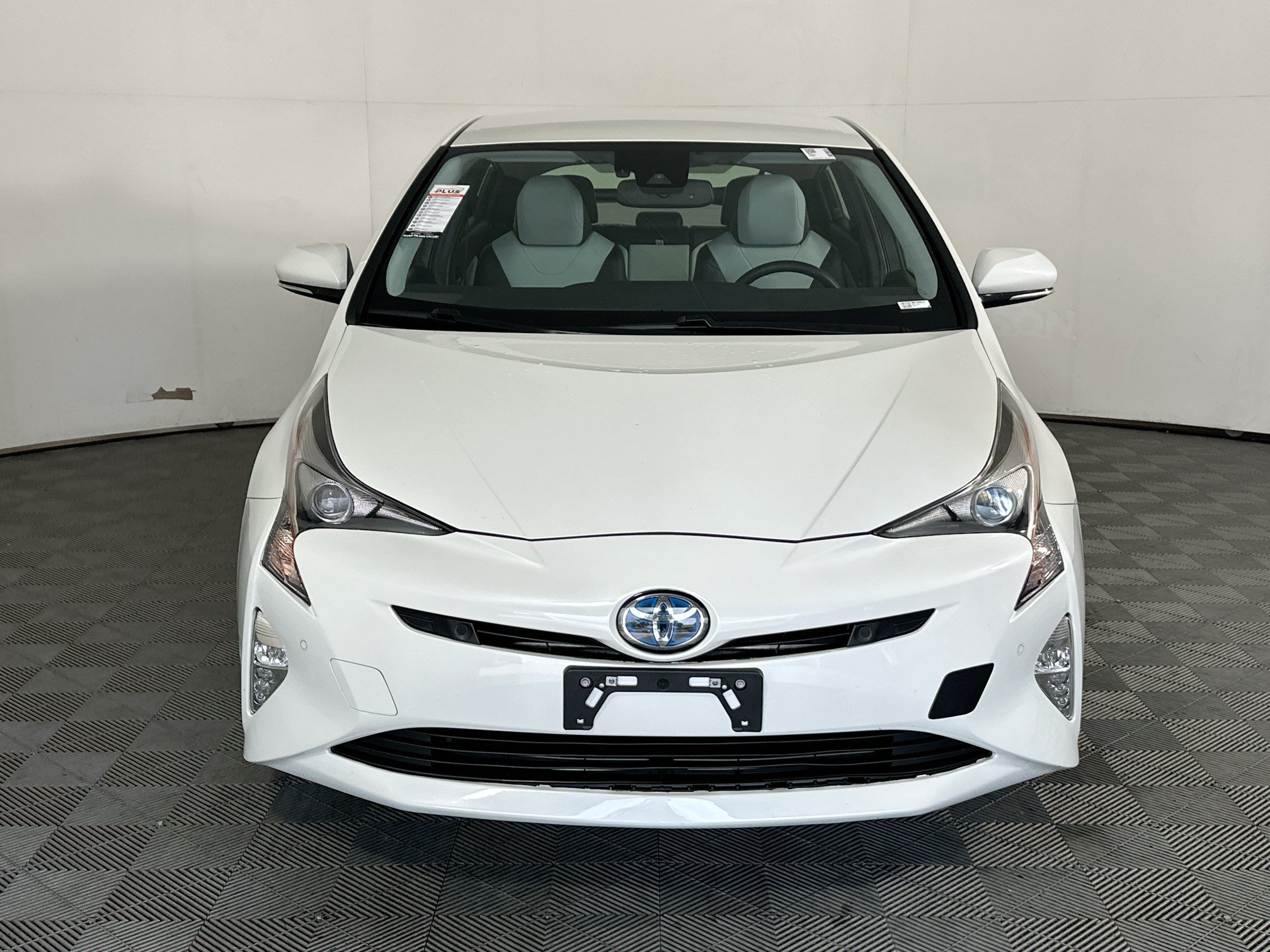Used 2017 Toyota Prius Four Touring w/ Premium Convenience Package FWD image 8