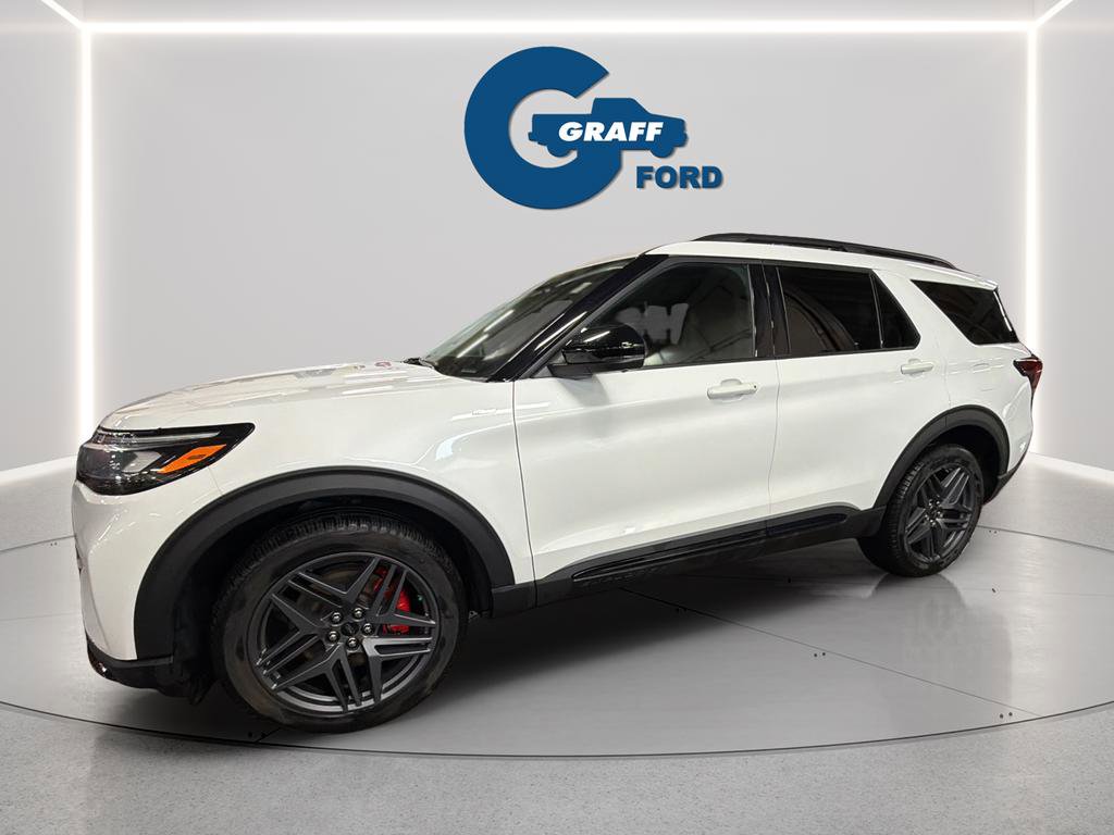 Used 2025 Ford Explorer ST-Line w/ ST-Line Street Pack image 2