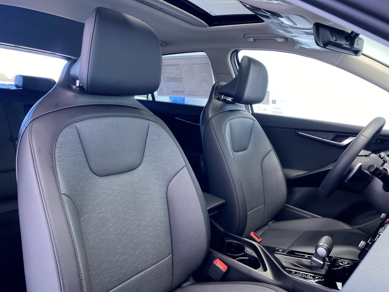 New 2026 Kia Niro FWD image 32