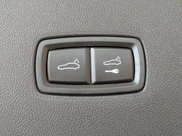 Used 2025 Porsche Cayenne Turbo AWD/4WD image 13