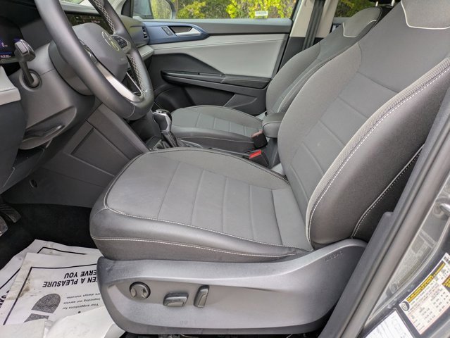 Used 2024 Volkswagen Taos SE image 17