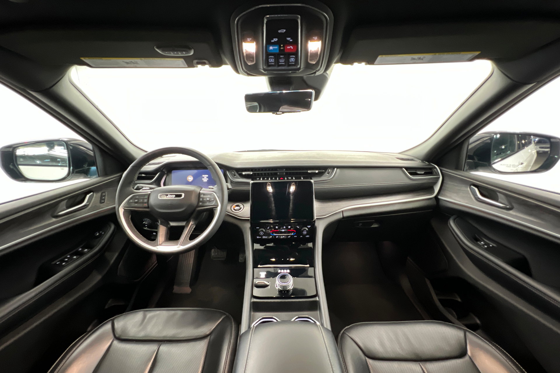 Used 2024 Jeep Grand Cherokee L Limited w/ Luxury Tech Group II image 9