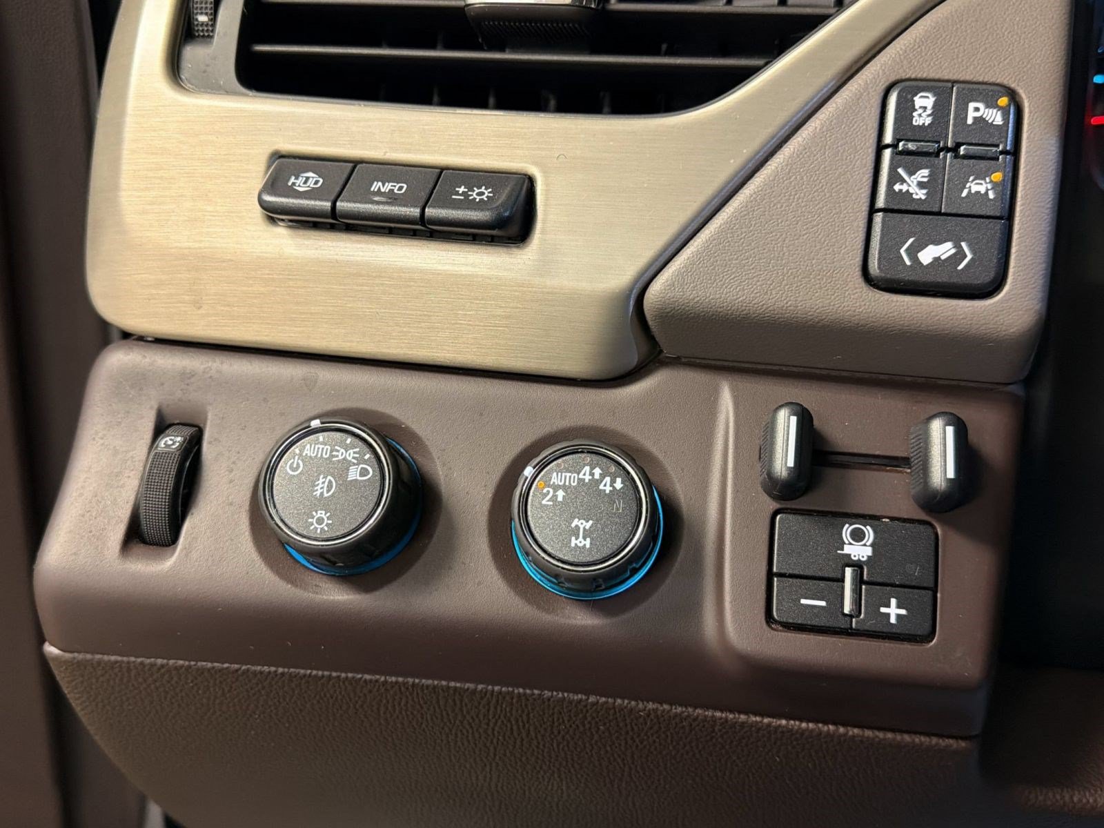 Used 2018 GMC Yukon Denali w/ Enhanced Security Package AWD/4WD image 25