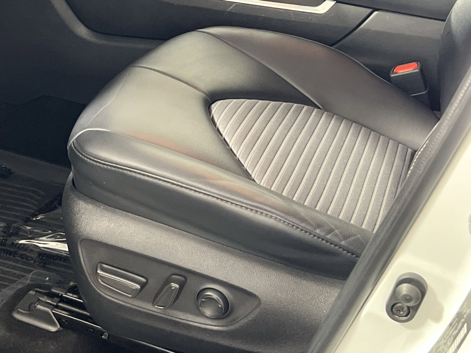 Used 2023 Toyota Highlander XSE image 14