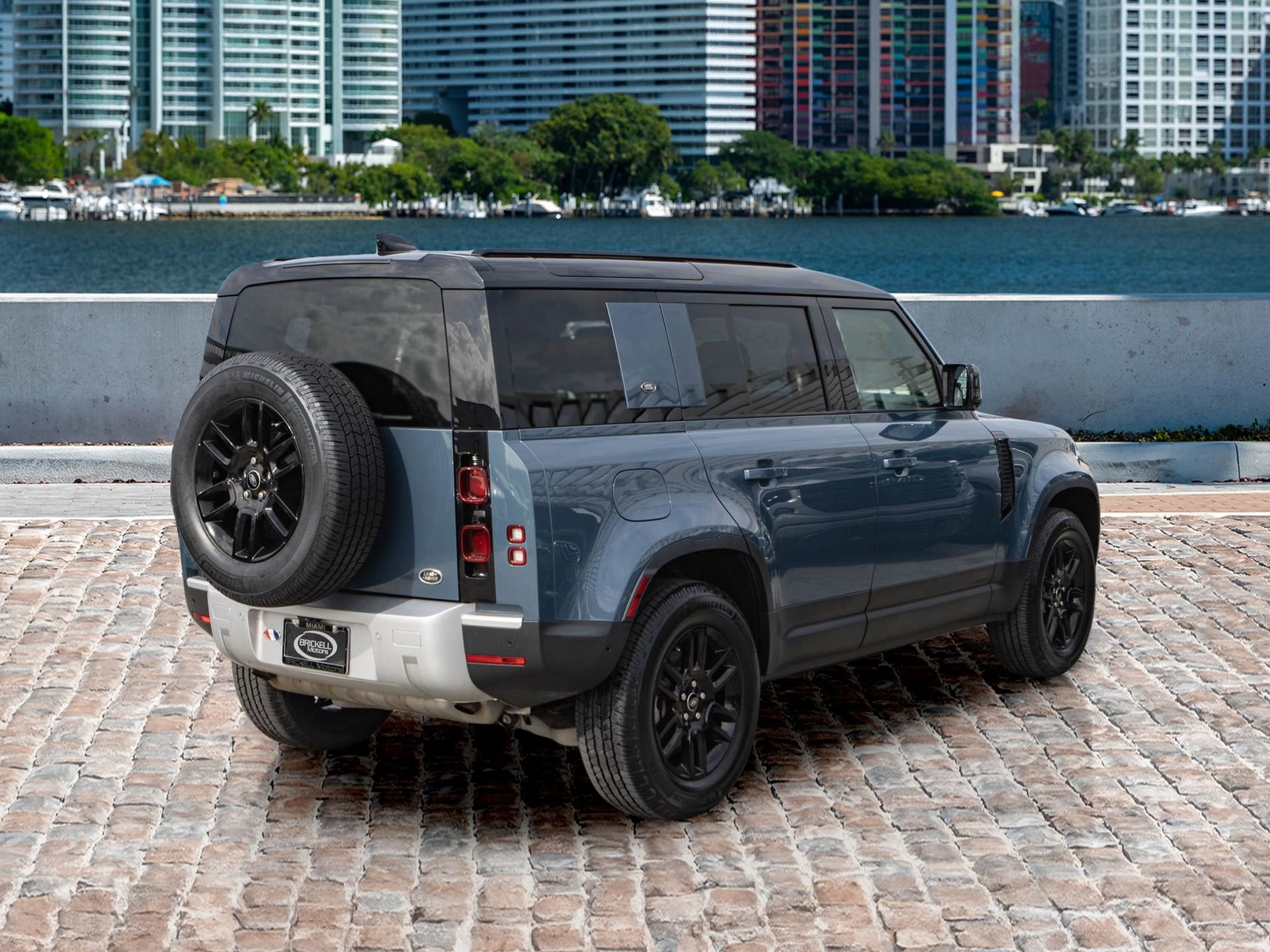 Used 2022 Land Rover Defender 110 SE image 5