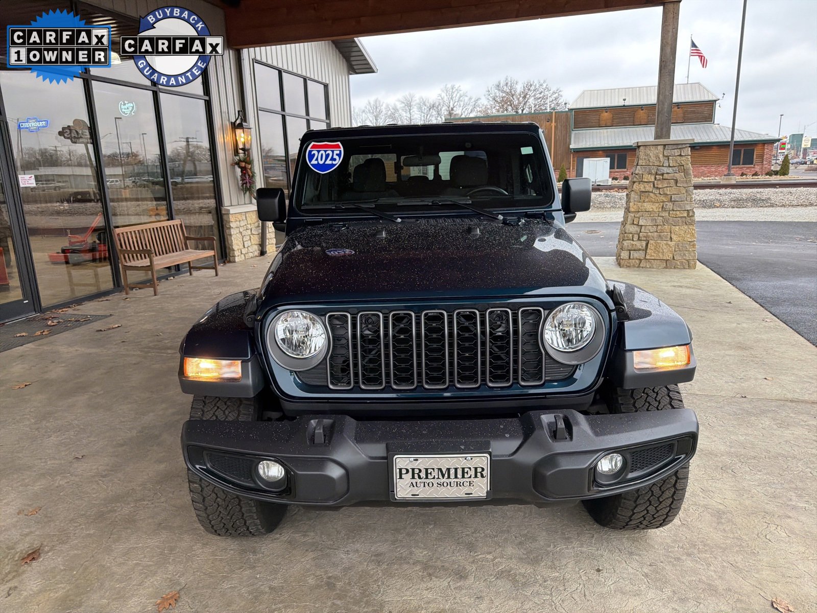 Used 2025 Jeep Gladiator Sport image 21