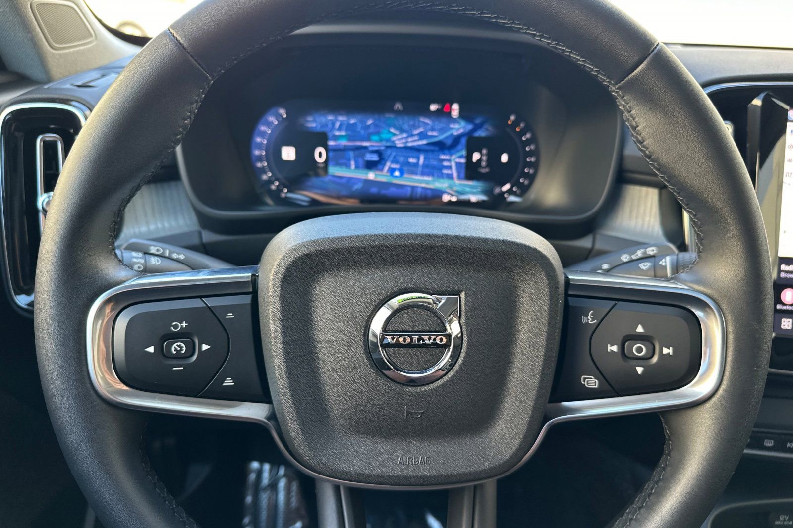 Used 2025 Volvo XC40 B5 Core AWD/4WD image 27