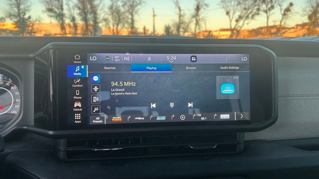 Used 2024 Jeep Gladiator Willys image 16