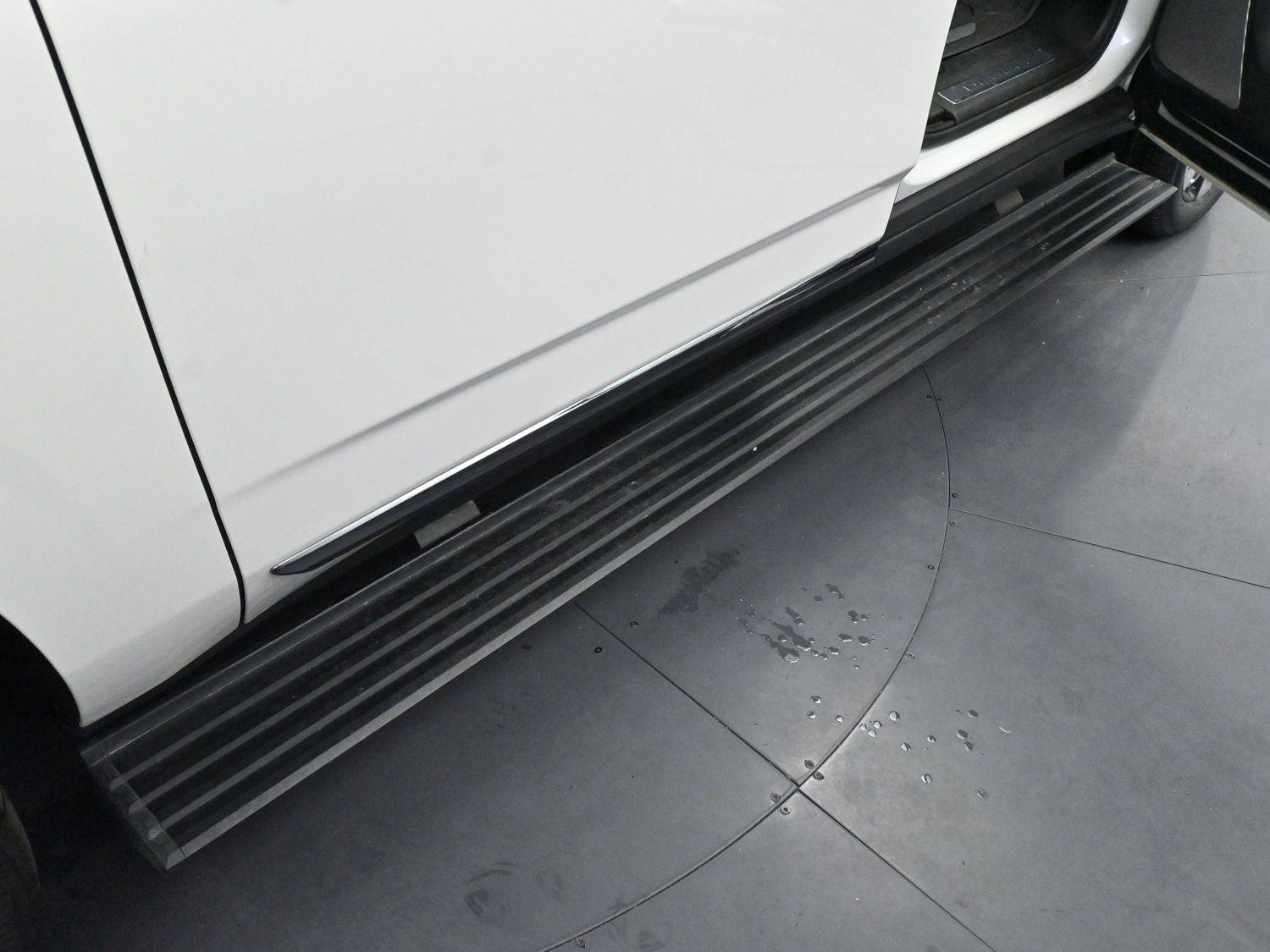 Used 2024 GMC Yukon XL Denali Ultimate image 9