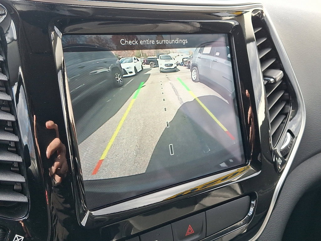 Used 2020 Jeep Cherokee Limited image 27