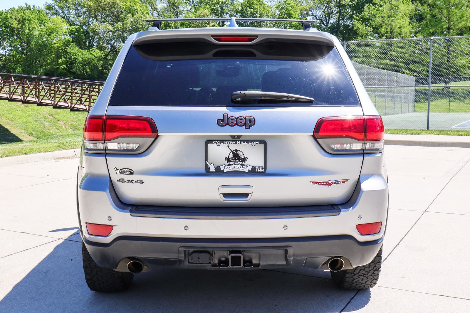 Used 2017 Jeep Grand Cherokee Trailhawk w/ Trailhawk Luxury Group AWD/4WD image 19
